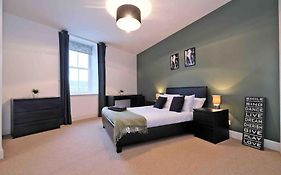 Modern & Spacious Apartment In City Centre