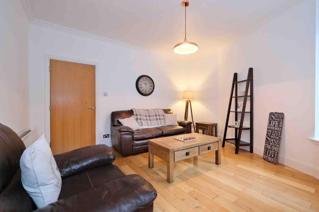 Modern & Spacious Apartment In City Centre Aberdeen Exterior photo