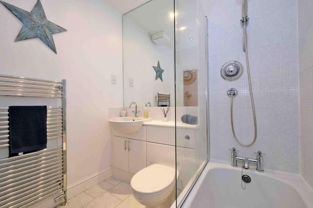 Modern & Spacious Apartment In City Centre Aberdeen Exterior photo
