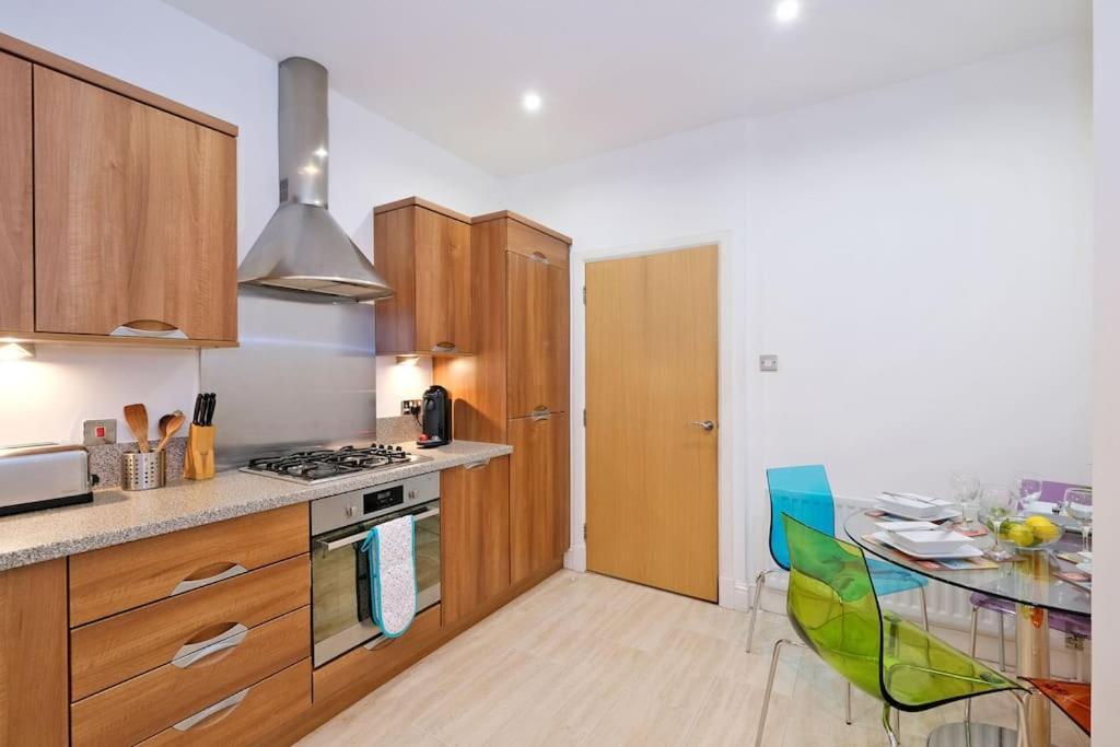 Modern & Spacious Apartment In City Centre Aberdeen Exterior photo