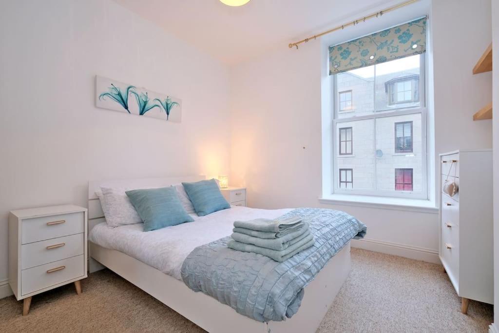 Modern & Spacious Apartment In City Centre Aberdeen Exterior photo